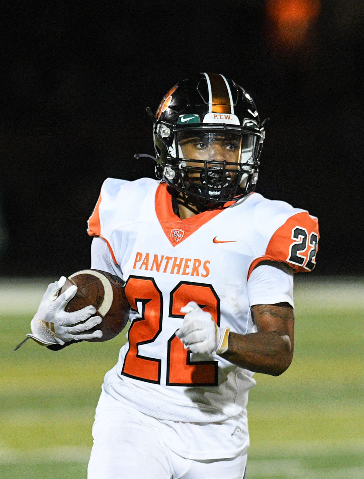 091021-qc-spt-ut-geneseo-fball-026